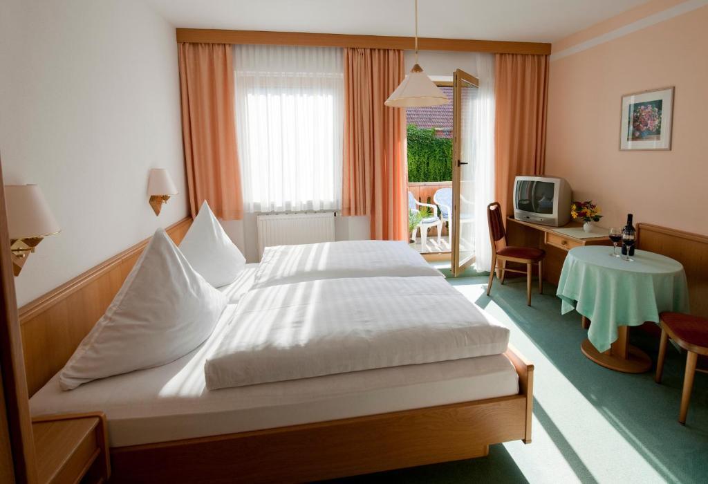 Hohenau Landhotel-Gasthof-Schreiner الغرفة الصورة